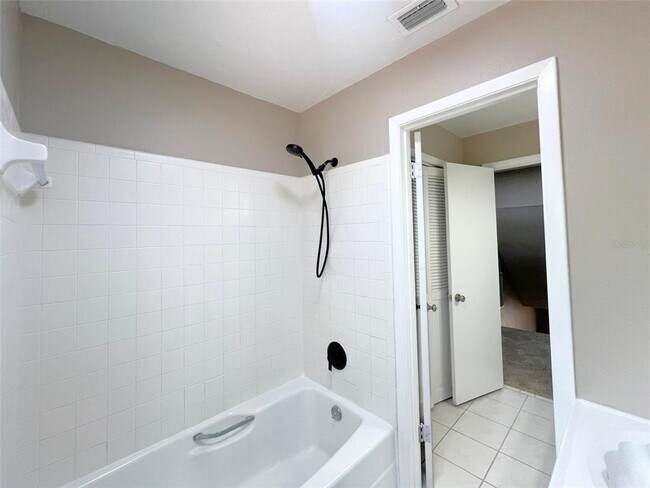 Building Photo - 822 Lake Elbert Ct