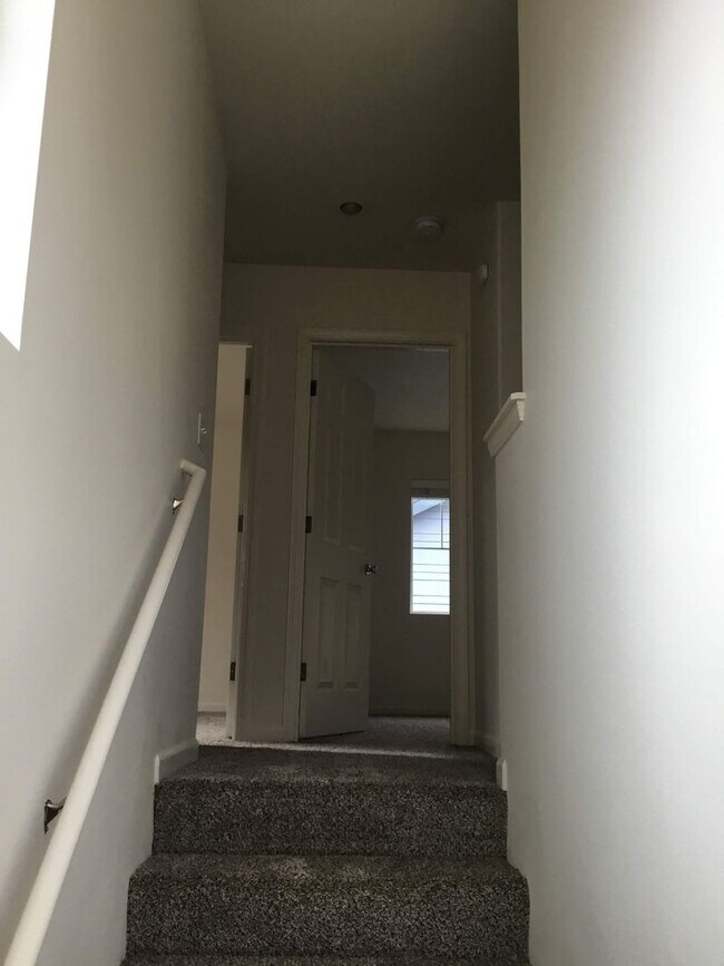 Building Photo - 3 Bedroom Home in Bethel-Danebo Area