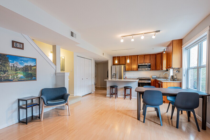 Building Photo - 1575 Zamia Ave