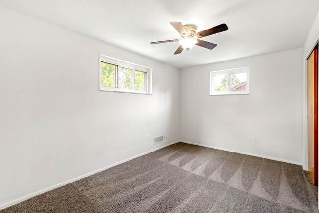 Building Photo - AVAILABLE SEPT 1ST!! GORGEOUS 3 BEDROOM IN...