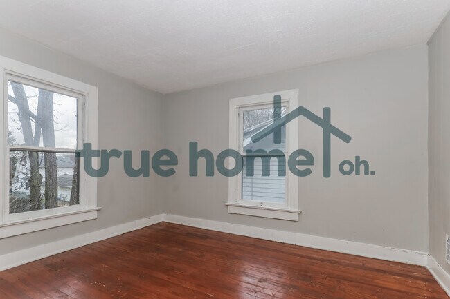 Building Photo - 1249 Everett Dr