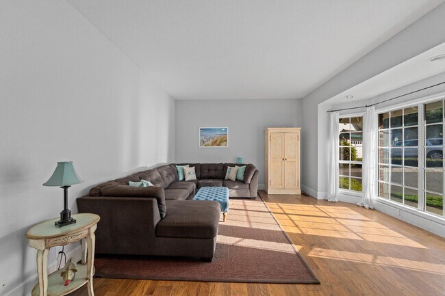 Building Photo - 8780 Harrogate Ct