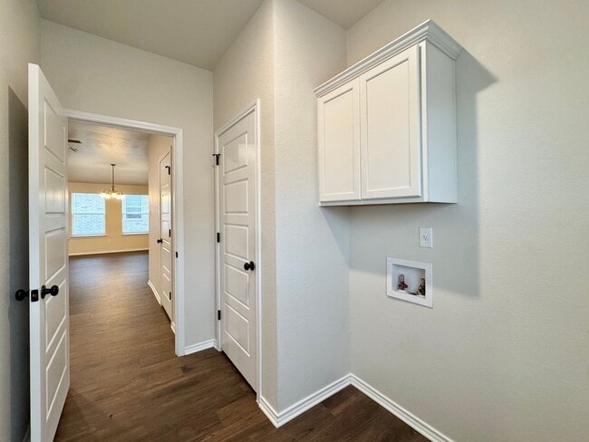 Building Photo - Beautiful newer home features  3 Bedrooms, 2.25 Baths, 2 Car Garage, Granite and More!