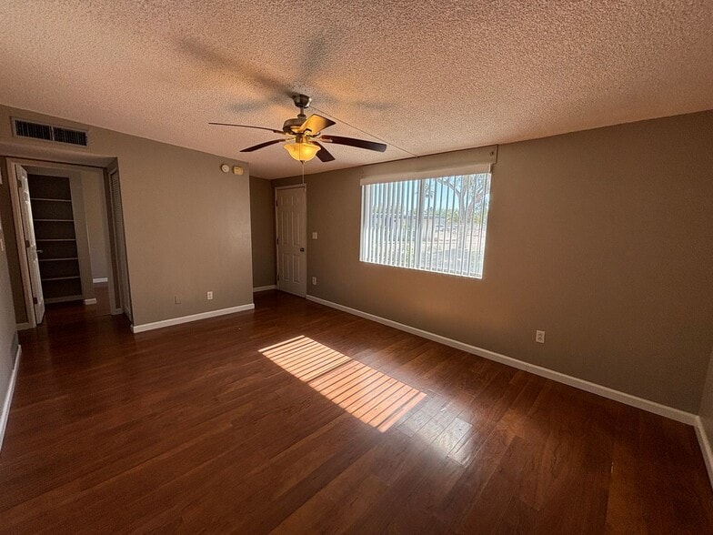 Building Photo - 4007 S Winter Palm Dr