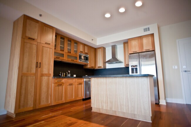 Building Photo - Rare Opportunity: Stunning and Spacious One-Bedroom Condo in Greenbridge!