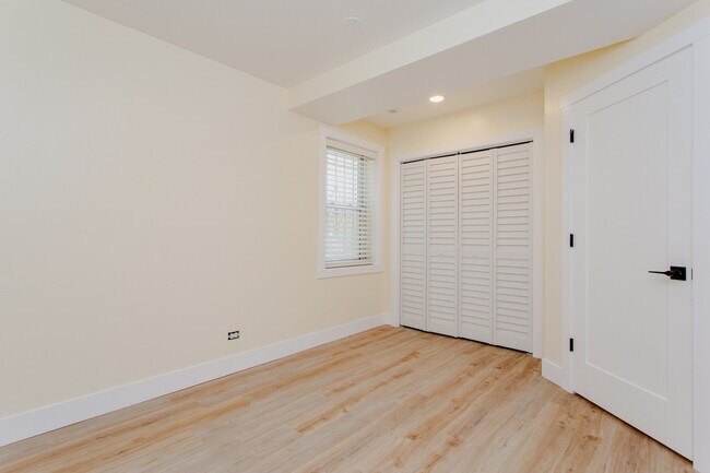 Building Photo - 2928 N Hoyne Ave