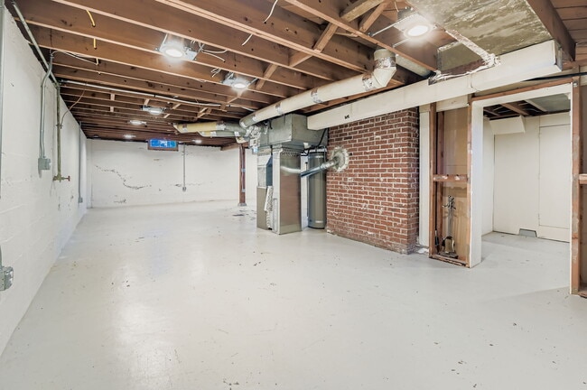 Building Photo - 5610 NE 36th Ave