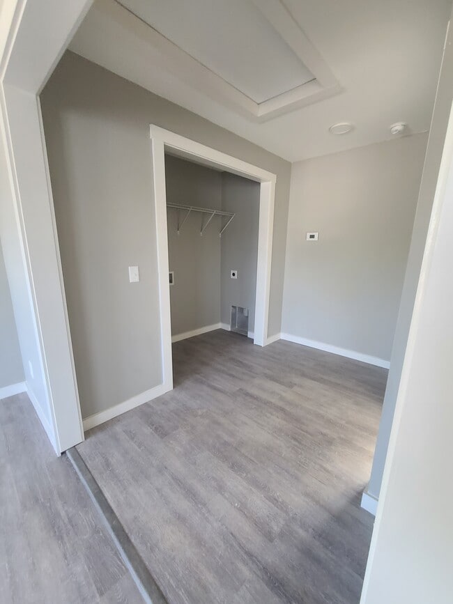 Building Photo - 5719 Mulberry St