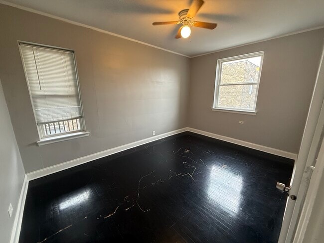 Building Photo - 7344 N Damen Ave