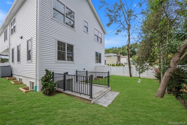 Building Photo - 48 Linwood Rd S