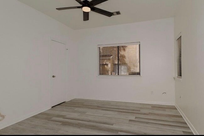 Building Photo - 3500 Tangle Brush Dr