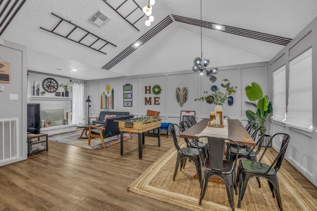 Building Photo - 13330 Trompilla Ln