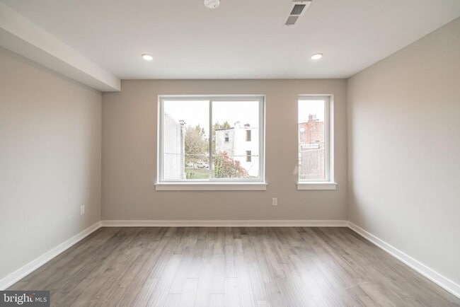 Building Photo - 2410 Clifford St