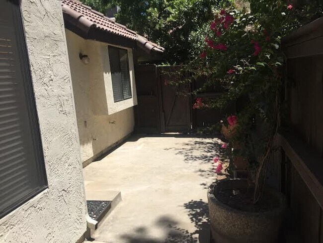Building Photo - 3 br, 2 bath House - 2890 Huntington Blvd ...