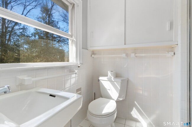 Building Photo - 145 Lyons Plain Rd