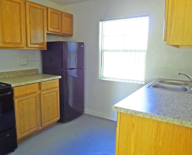 This picture is of a similar unit - layout is just a bit different in #5 - 473-455 Johnstonville Rd
