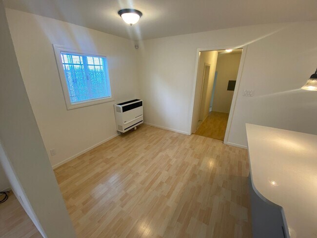 Building Photo - Charming Oakland Home in Desirable Neighborhood