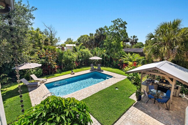 Building Photo - 430 Arricola Ave