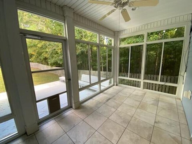 Building Photo - 3 Bedroom, 2 bath home in North Shore Comm...
