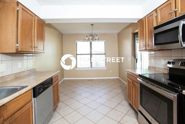 Building Photo - 3 Bedroom Pet-Friendly Home in Oklahoma City, OK with Main Street Renewal