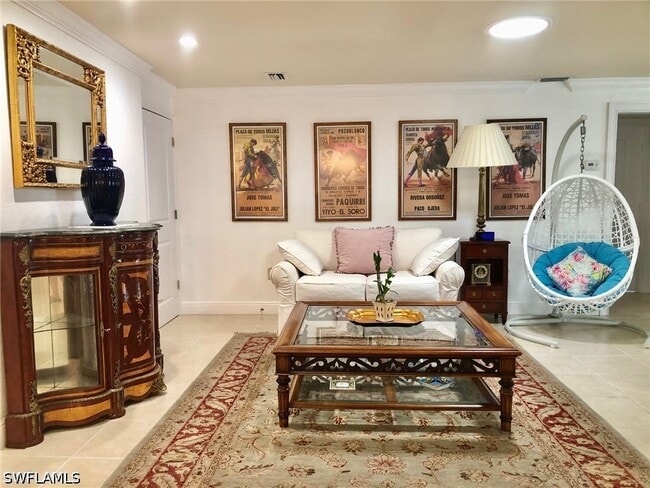 Building Photo - 283 Cypress Way W