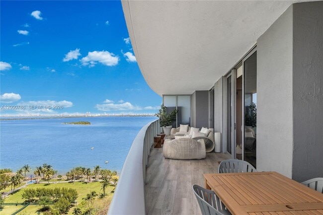 Building Photo - 488 NE 18th St