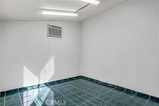 Building Photo - 6119 Tampa Ave