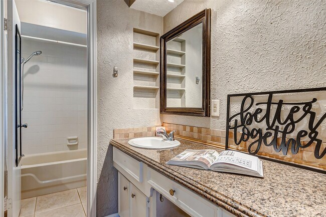 Building Photo - 31103 Alice Ln