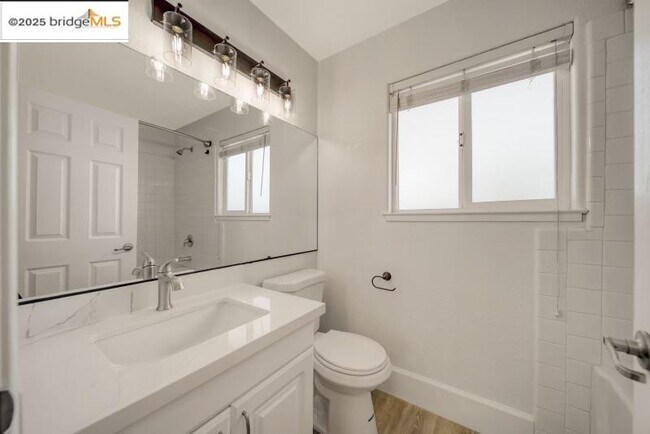 Building Photo - 905 Lido Cir