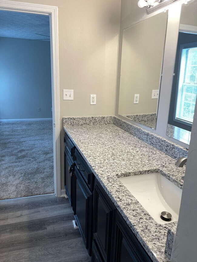Building Photo - Split level home