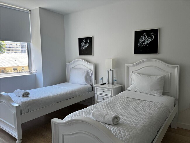 Building Photo - 2600 E Hallandale Beach Blvd