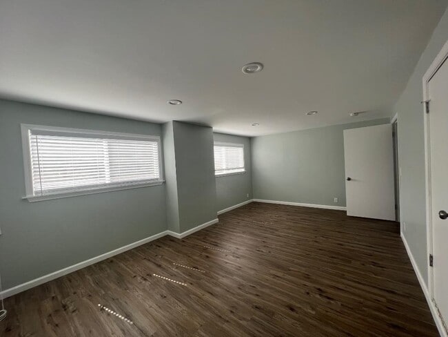 Building Photo - 3618 Chestnut St