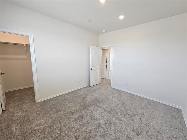 Building Photo - 2800 Jacaranda Dr