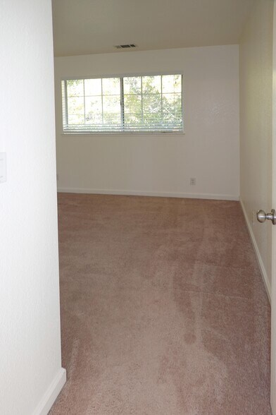 Bedroom 2Full - 1013 Woodside Rd