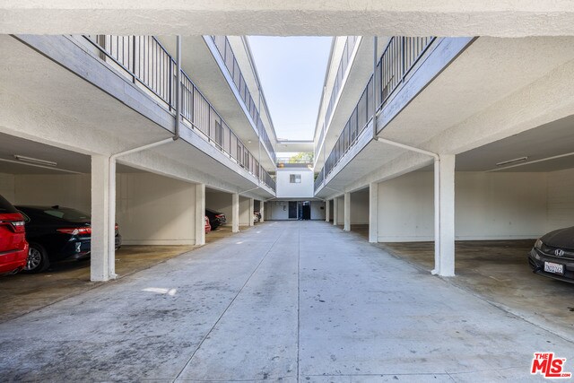 Building Photo - 501 E Hyde Park Pl