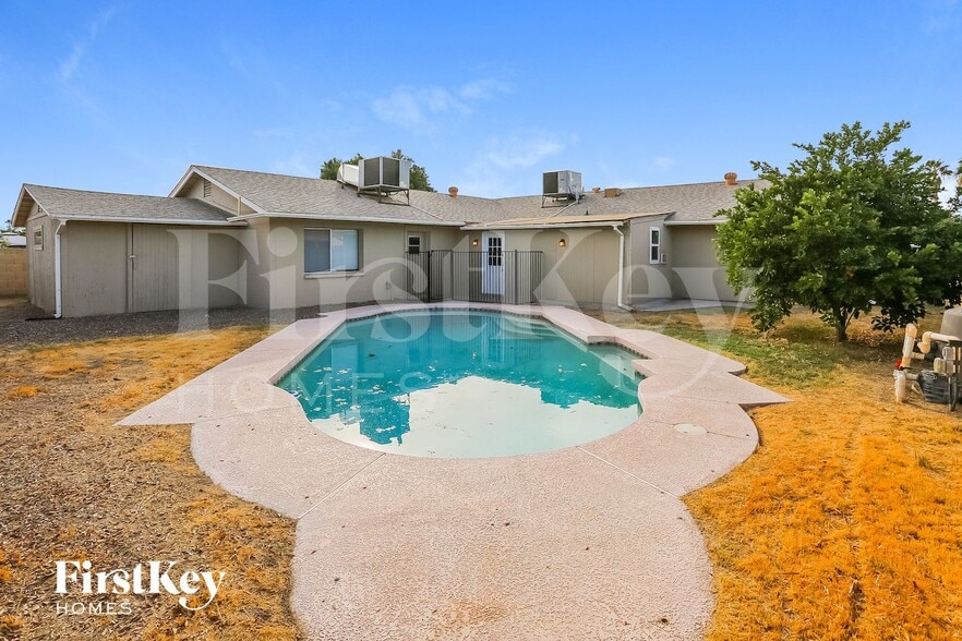 Building Photo - 8427 N 47th Dr