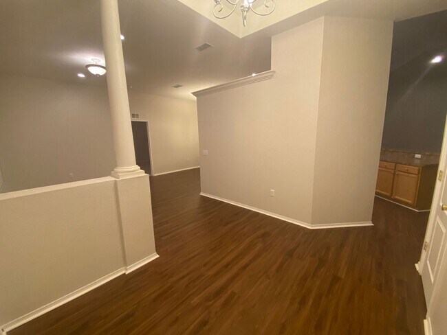 Building Photo - 4 Bedroom 2 Bath home in Winter Haven for RENT!