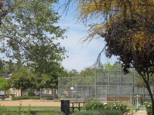 Building Photo - COOL POOL, PARKS AND NEAR NEW 3 BR PLUS DEN IN MEINFEE