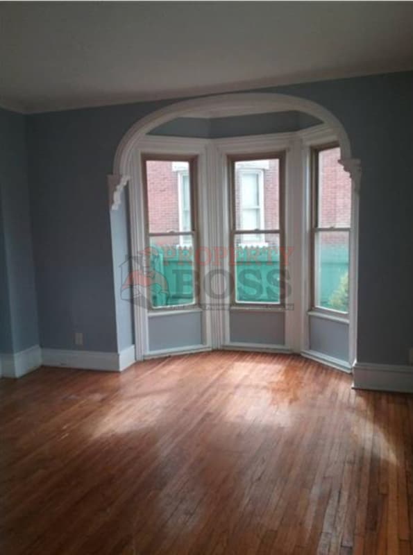 Building Photo - 802 Pine St