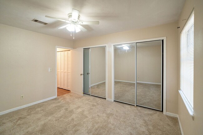 Building Photo - 3103 Pontiac Dr