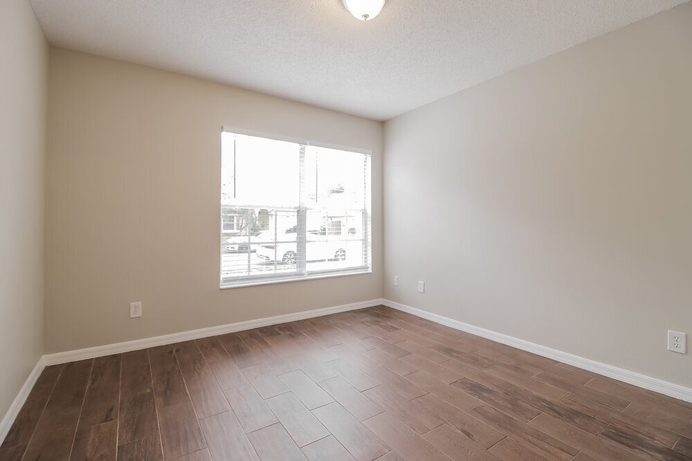 Building Photo - 13621 Meadowpark Ave