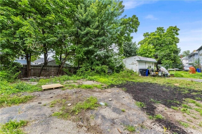 Building Photo - 3186 E 137th St