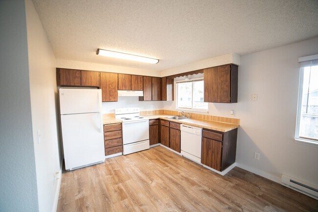 Building Photo - IKEMB02