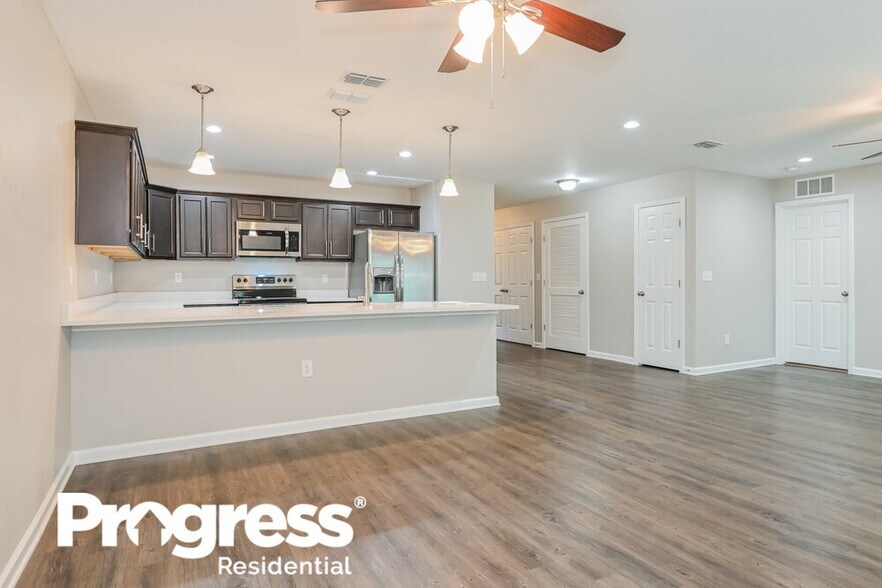 Building Photo - 1390 Sarahs Landing Dr