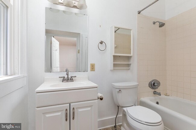 Building Photo - 702 S Braddock St