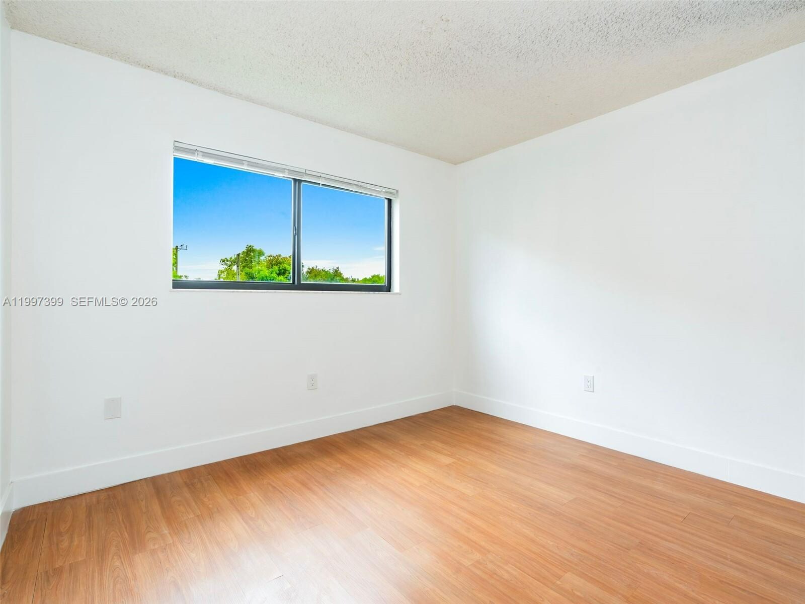 Building Photo - 1490 W 42nd Pl