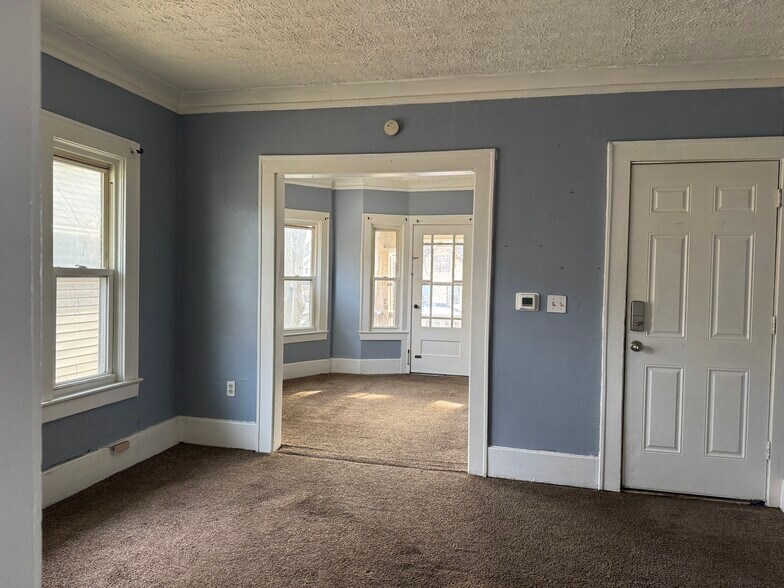 Building Photo - 386 Ridgeway Ave