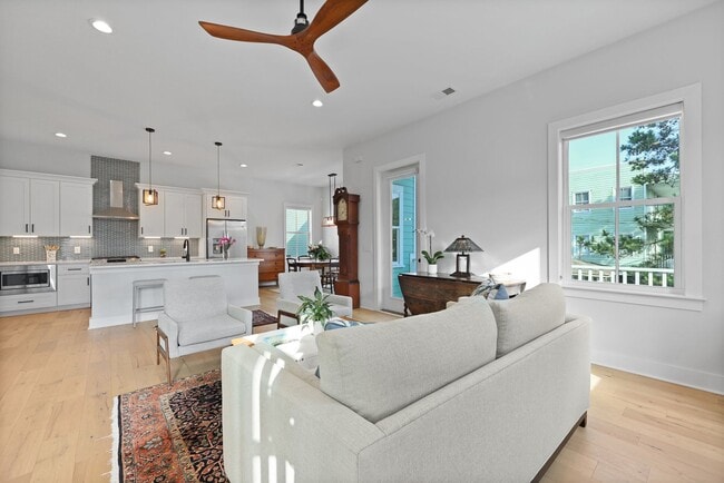Building Photo - Elevated Charleston Charmer