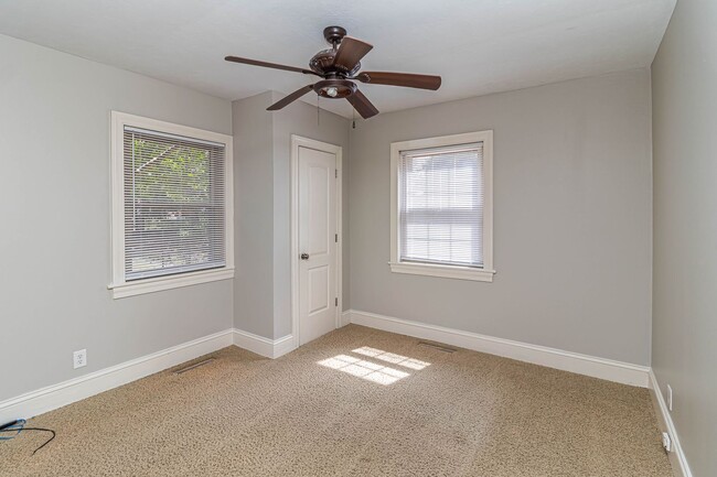 Building Photo - CHARMING 2 Bedroom/1 Bathroom w/ Bonus Roo...