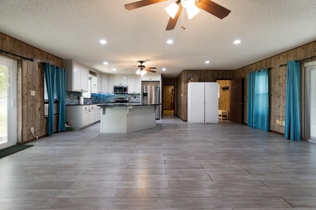 Building Photo - 865 Verdi Rd
